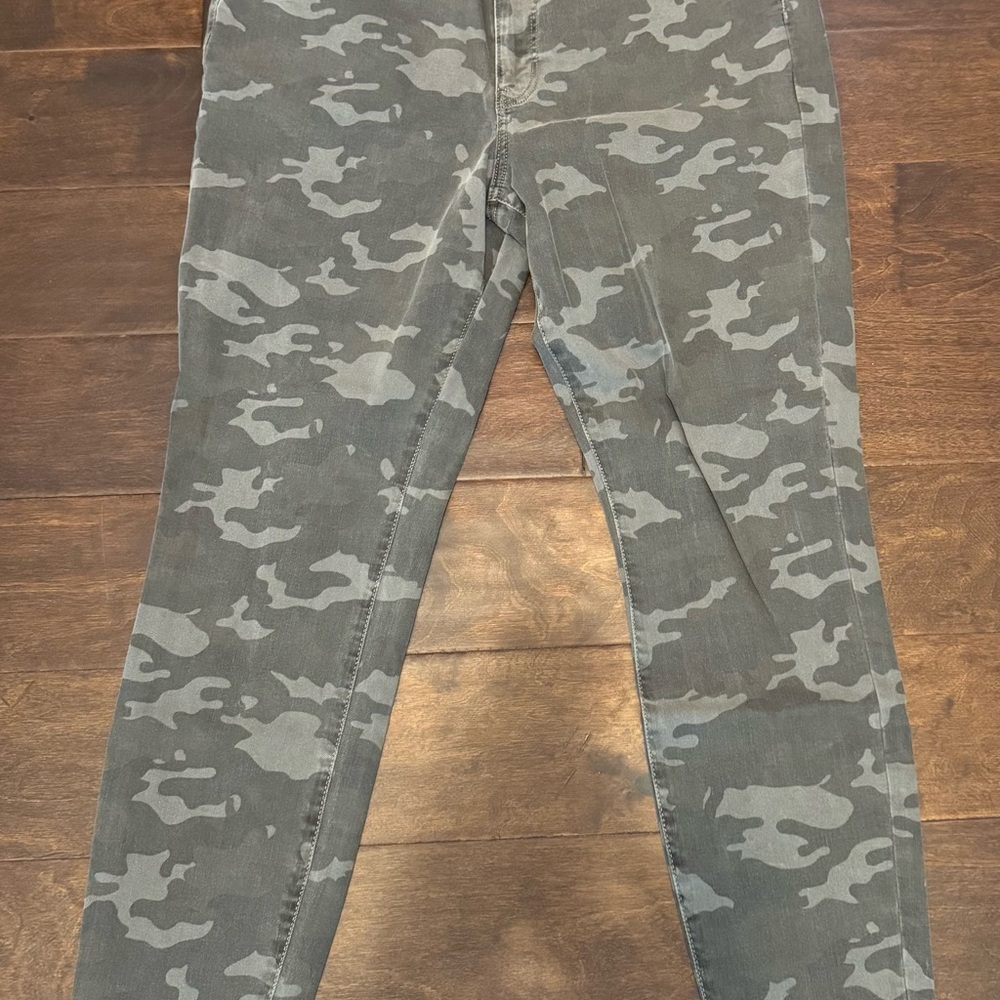 American Eagle Olive Gray Camo Skinny Jeans